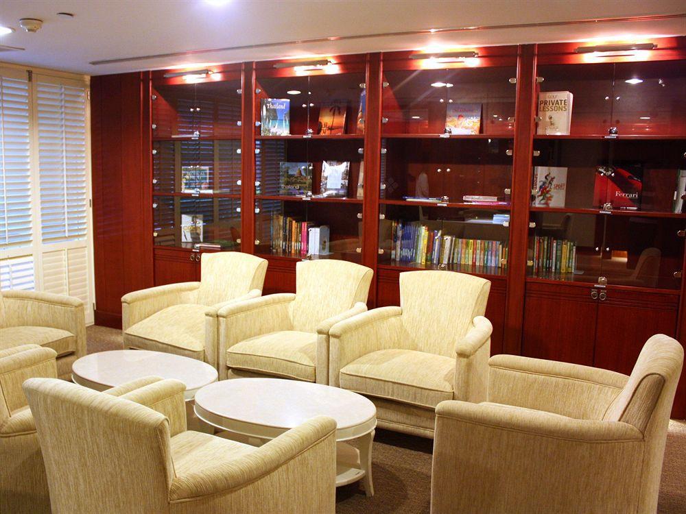 Centre Point Sukhumvit Thong-Lo Hotel Bangkok Buitenkant foto
